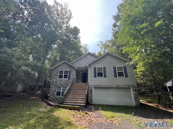 835 Eastover Pkwy, Locust Grove, VA 22508
