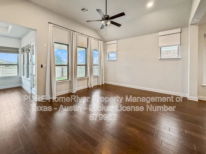 4 bed, 4.0 bath, 2666 sqft, $2,495 — Photo 3