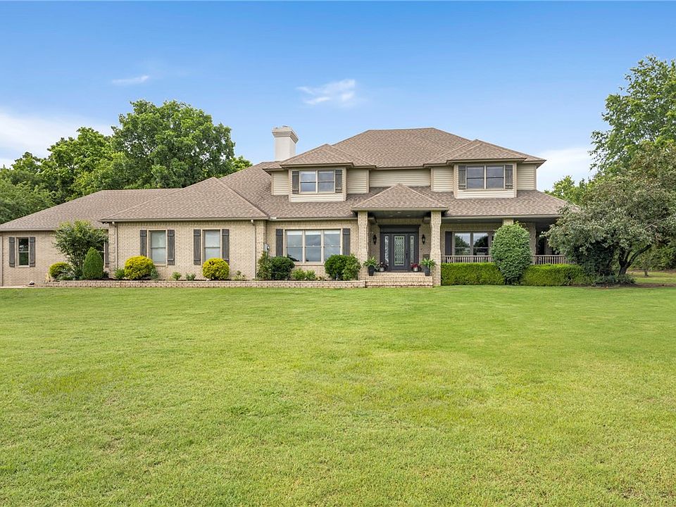 1st image of 4056 E Churchill Dr