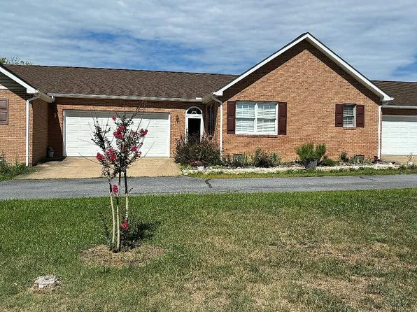 36 Courtney Cir #B-2, Strasburg, VA 22657
