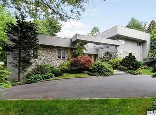 123 Bacon Rd, Old Westbury, NY 11568