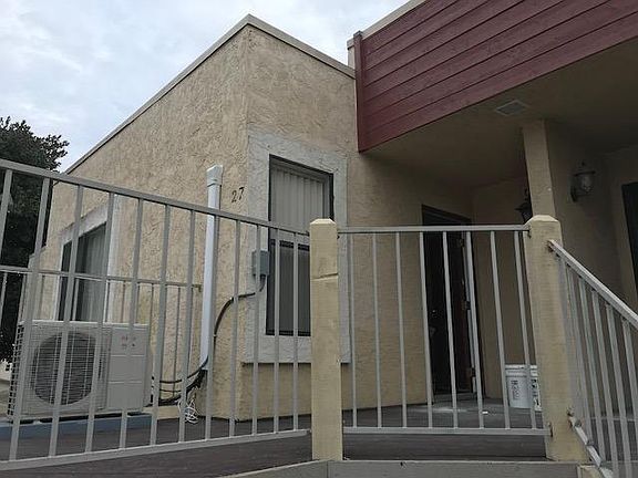 2nd image of 433 Autumn Dr APT 27