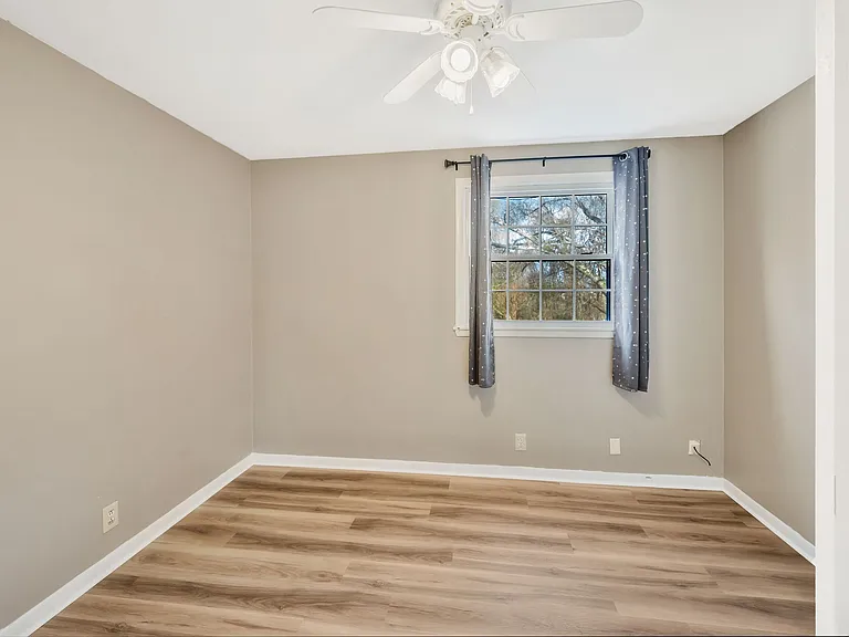 138 Roberta Dr — Photo 11