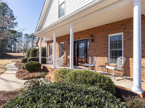 3rd image of 3108 Cobbs Way