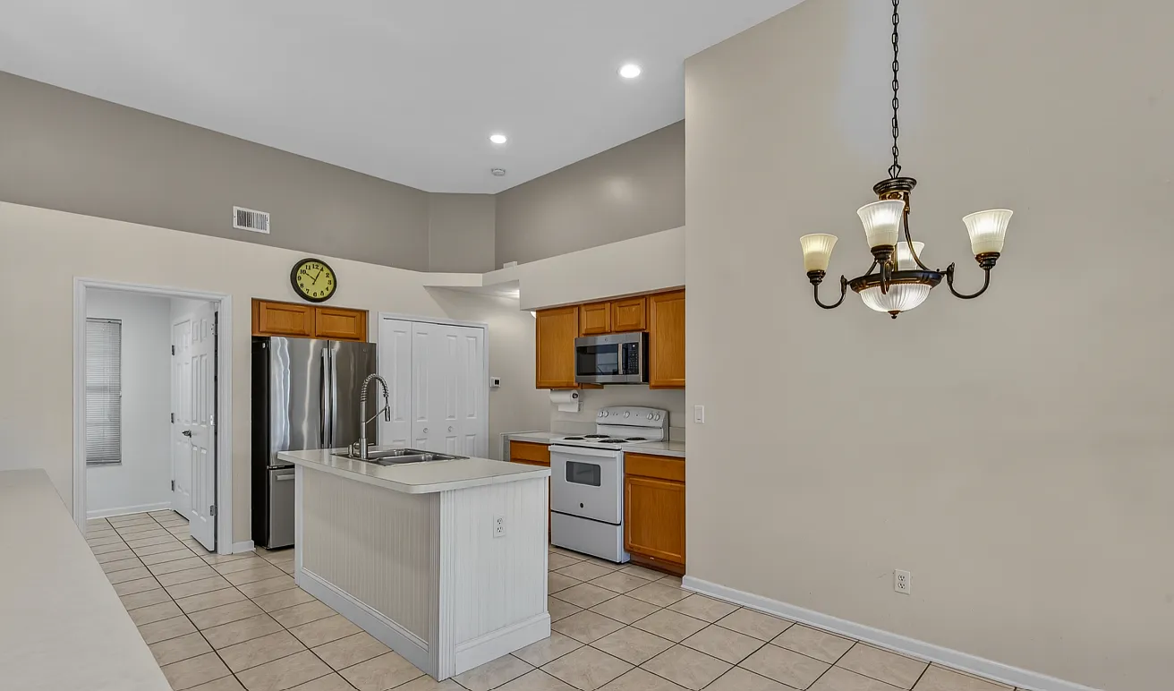 3 bed, 1800 sqft, $3,450 — Photo 4