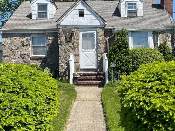 2537 4th Avenue, East Meadow, NY 11554
