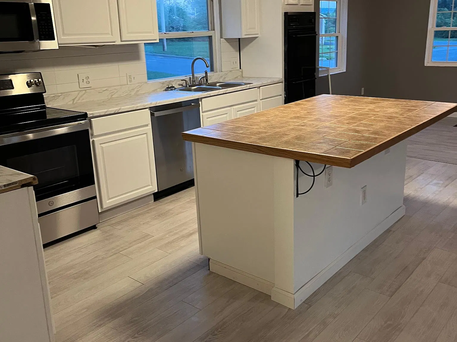 5 bed, 2000 sqft, $2,300 — Photo 3