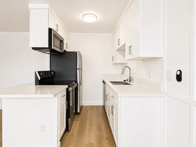Villa La Paloma Apartments | 7722 Reseda Blvd — Photo 25