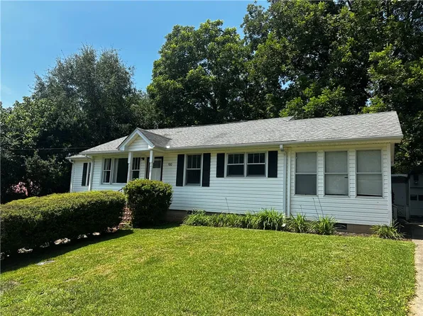 100 S Laurel St, Walhalla, SC 29691