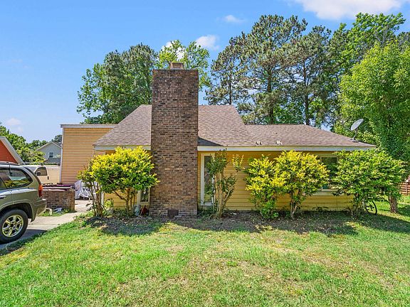 2nd image of 879 Pinner Pl.