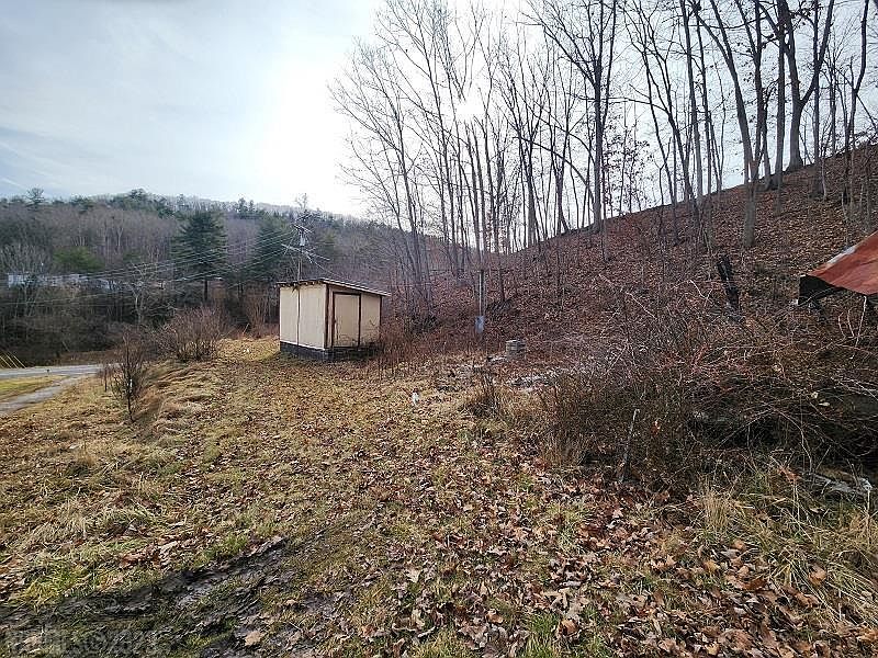 2nd image of 1192 Rock Rd