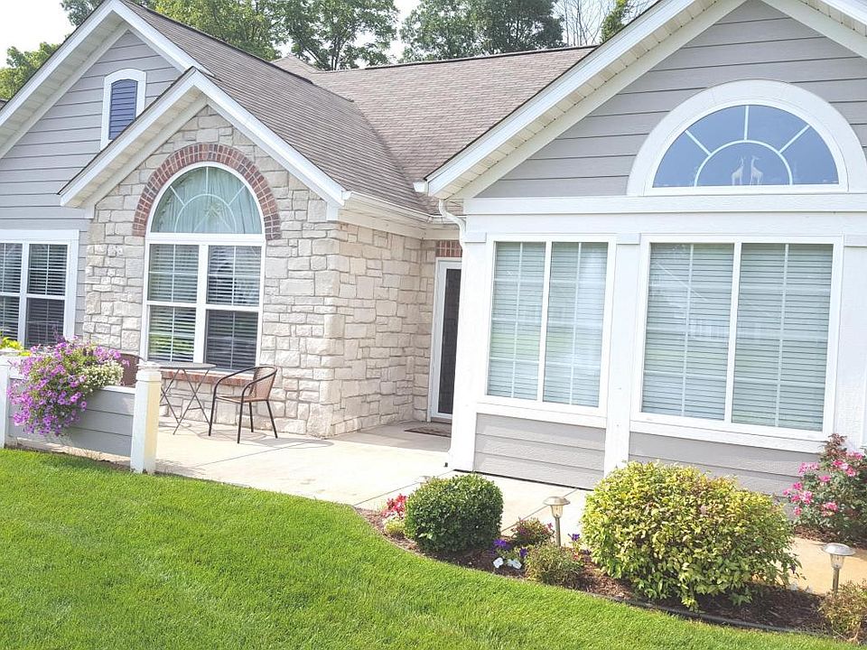 1st image of 2877 Villa Ln