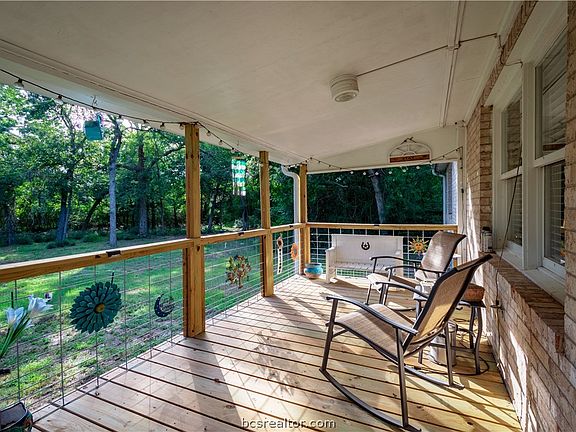 3rd image of 9 Valley View Dr