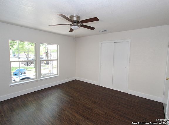 4th image of 1127 La Manda Blvd