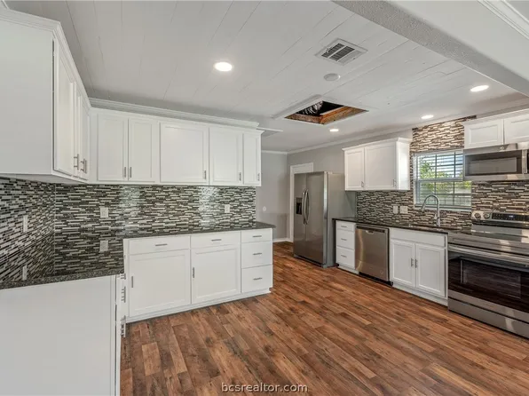 921 W 28th St, Bryan, TX 77803