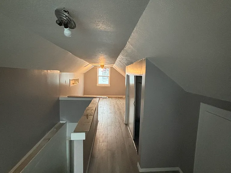 939 E Philadelphia Ave — Photo 2