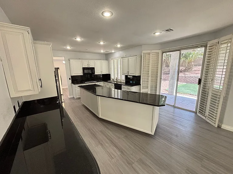 8207 Vista Colorado St — Photo 15