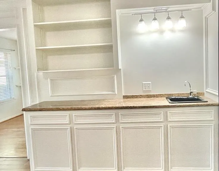 4115 Woodbridge Dr — Photo 3