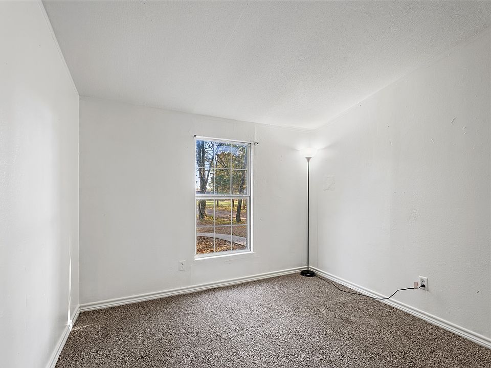 19th image of 202 Forgotten Ln