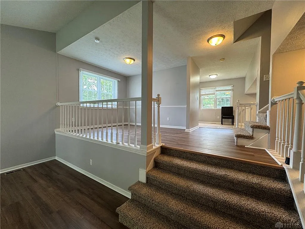 4 bed, 2.5 bath, 1988 sqft, $2,600 — Photo 2