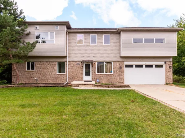 20105 Angling St, Livonia, MI 48152