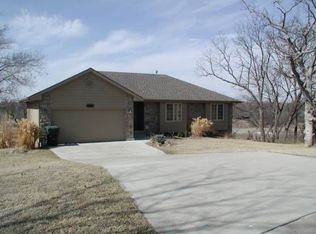 2307 SE Capricorn Ave, Topeka, KS 66605