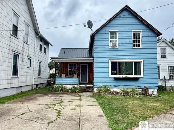 23 N Roberts Rd, Dunkirk, NY 14048