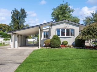 17 Days Ave, Selden, NY 11784
