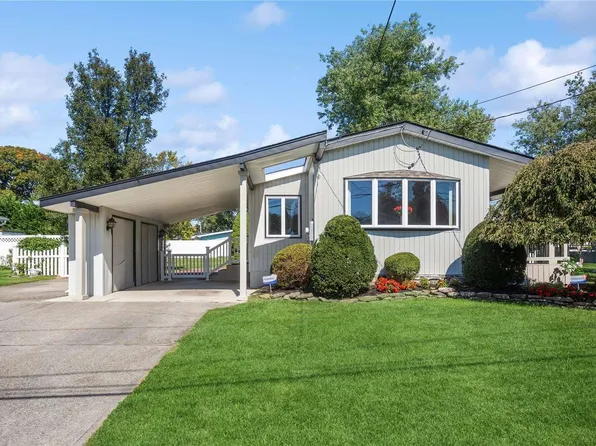 17 Days Avenue, Selden, NY 11784