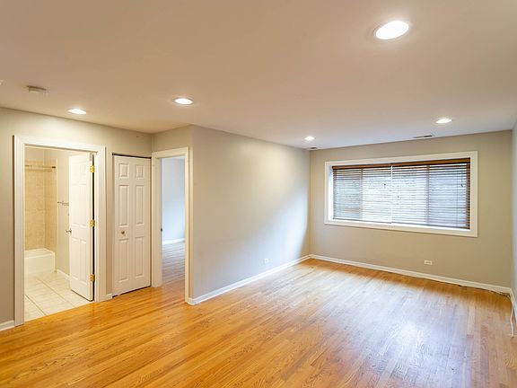 2nd image of 5953 N Kenmore Ave NE #105