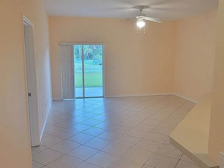 4446 Putnam Ave — Photo 9