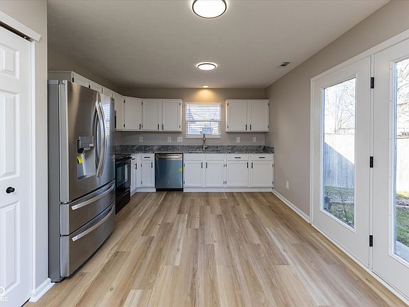 4th image of 2233 Historic Oaks Blvd