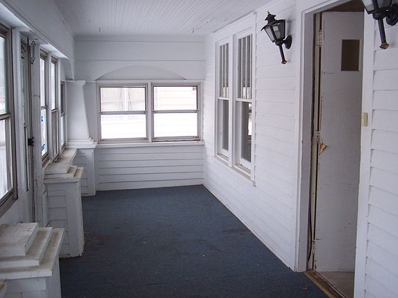 3rd image of 854 E Acton Ave