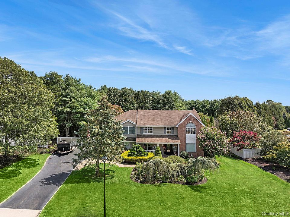 1st image of 5 Windcrest Drive