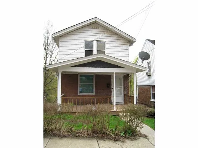1326 Woodlawn Ave photo 1