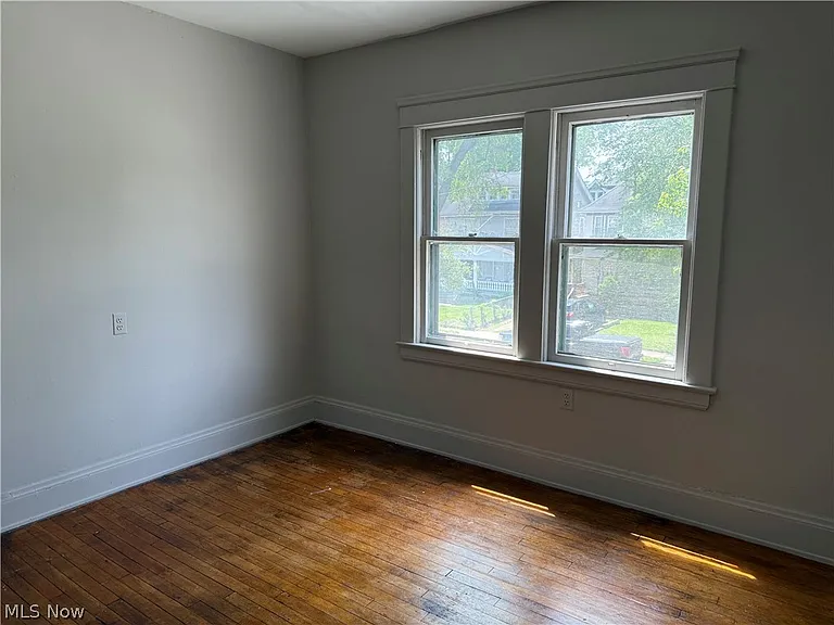 9409 Kempton Ave — Photo 5
