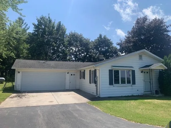 N6737 Triple T Rd, Mount Calvary, WI 53057