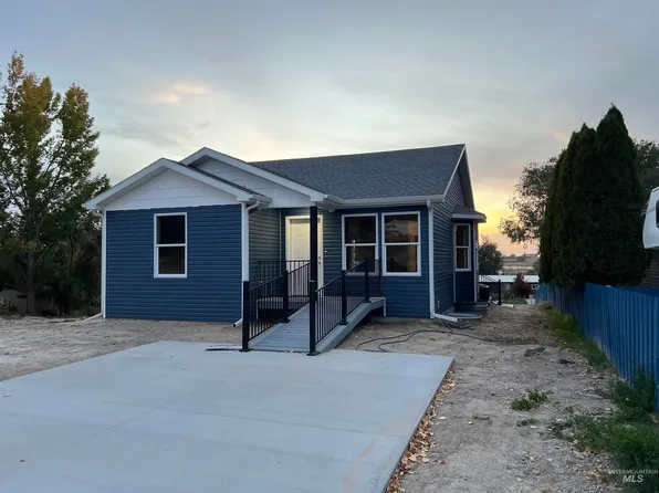 520 Arthur St, American Falls, ID 83211