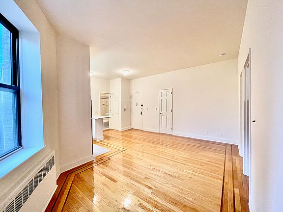 5th image of 437 W 44th St APT 5RE