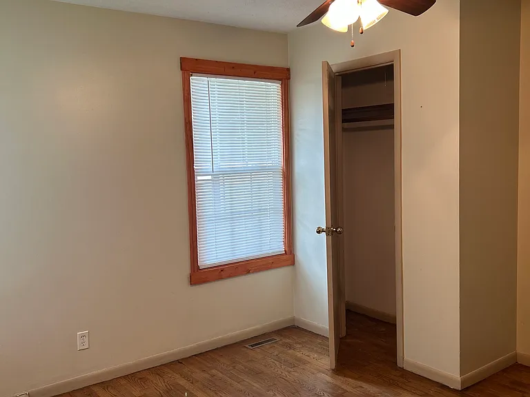 1227 N Kansas Expy #A — Photo 6