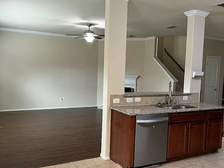 12300 Shine Ave — Photo 7