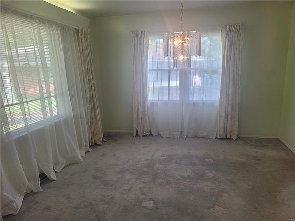 4th image of 800 Coach Ct N #6