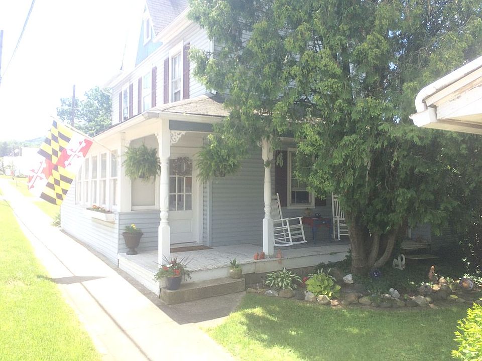 1st image of 831 1st Ave