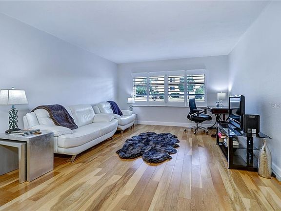 5th image of 100 Bluff View Dr APT 117A