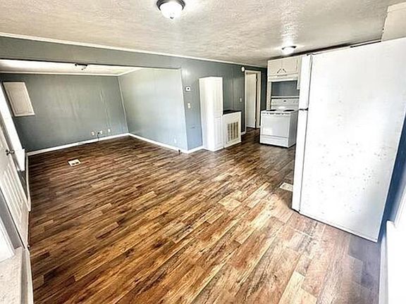 3rd image of 108 Miller Ave