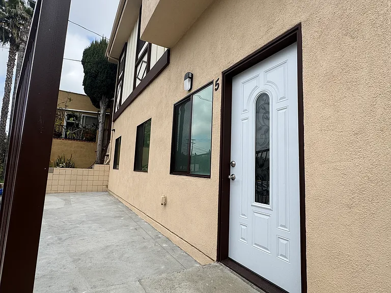 1674 Griffith Park Blvd #5 — Photo 1