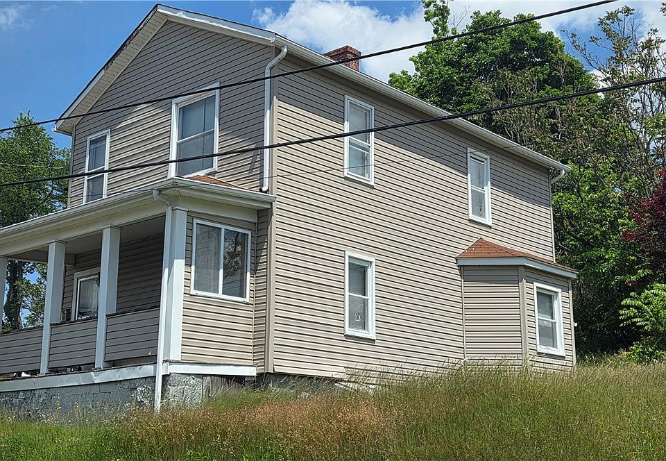 2nd image of 104 Railroad St