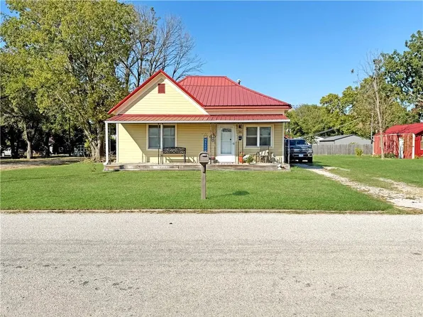 520 W Park St, Cherryvale, KS 67335