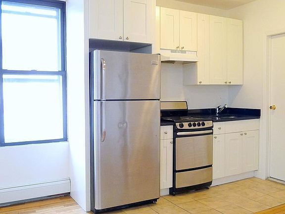 3rd image of 2056 Morris Ave #1