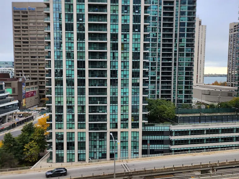 18 Yonge St #1113 — Photo 18